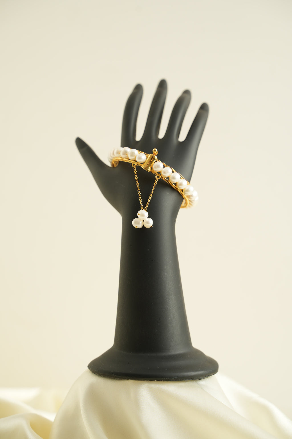 TEK SIRAL ALTIN YALDIZLI GÜMÜŞ İNCİ KELEPÇE - ROSE 104