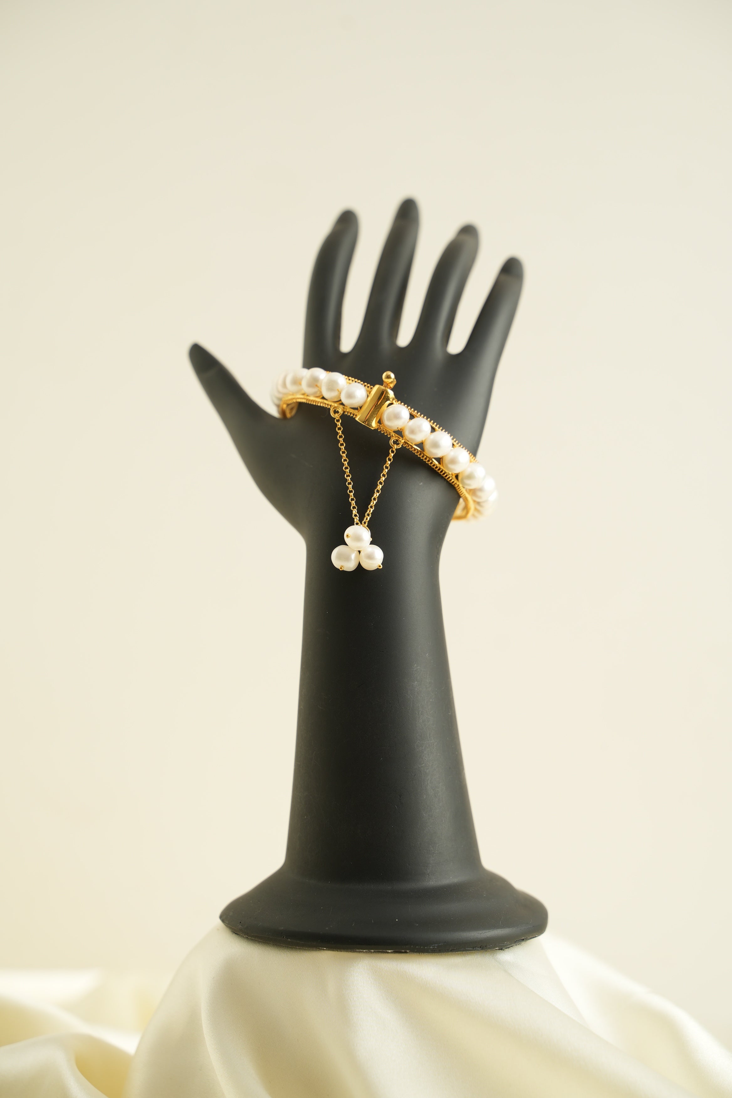 TEK SIRAL ALTIN YALDIZLI GÜMÜŞ İNCİ KELEPÇE - ROSE 104