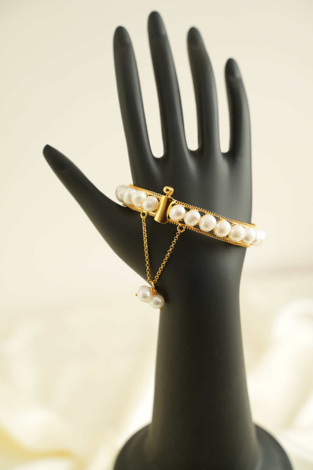 TEK SIRAL ALTIN YALDIZLI GÜMÜŞ İNCİ KELEPÇE - ROSE 104