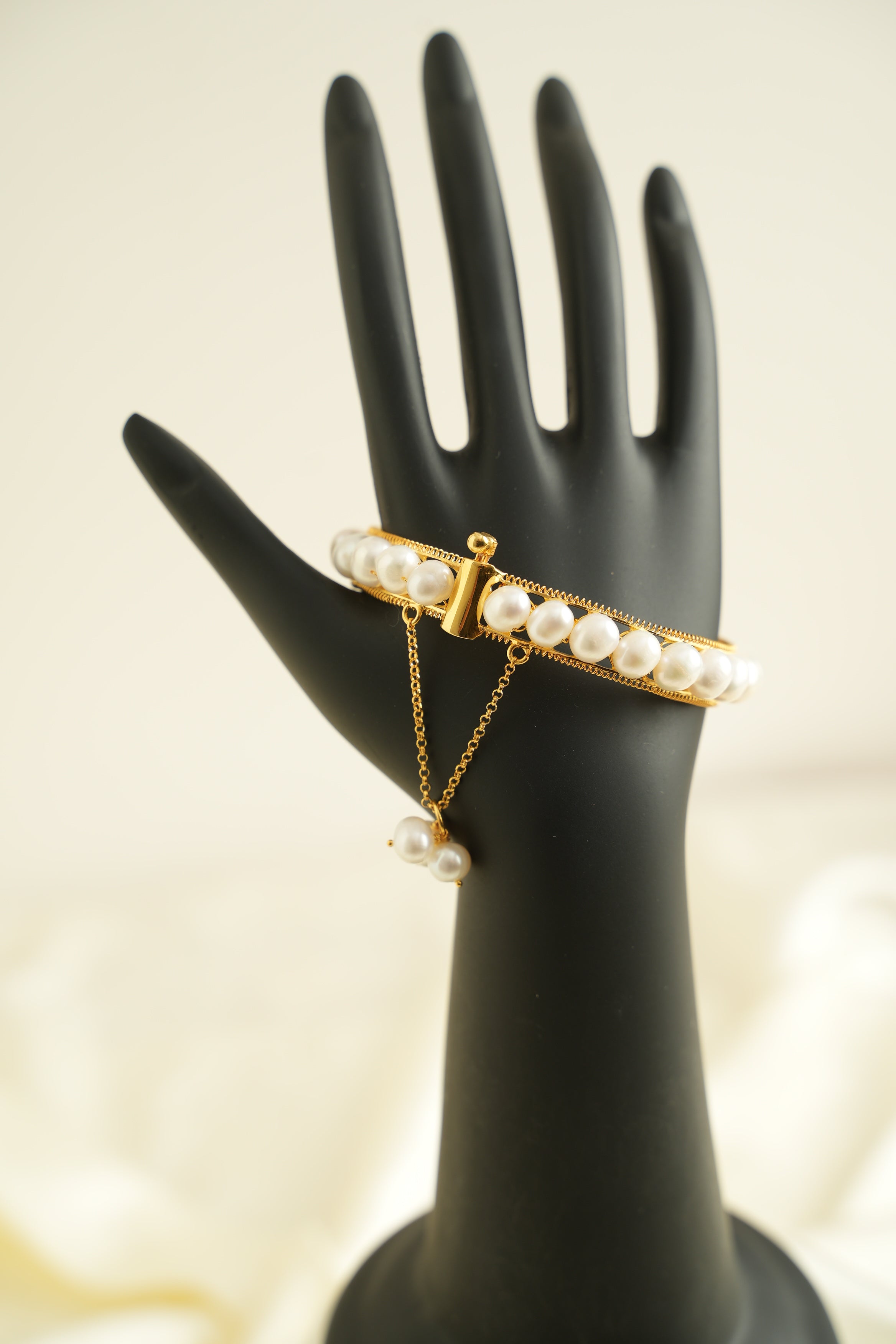 TEK SIRAL ALTIN YALDIZLI GÜMÜŞ İNCİ KELEPÇE - ROSE 104