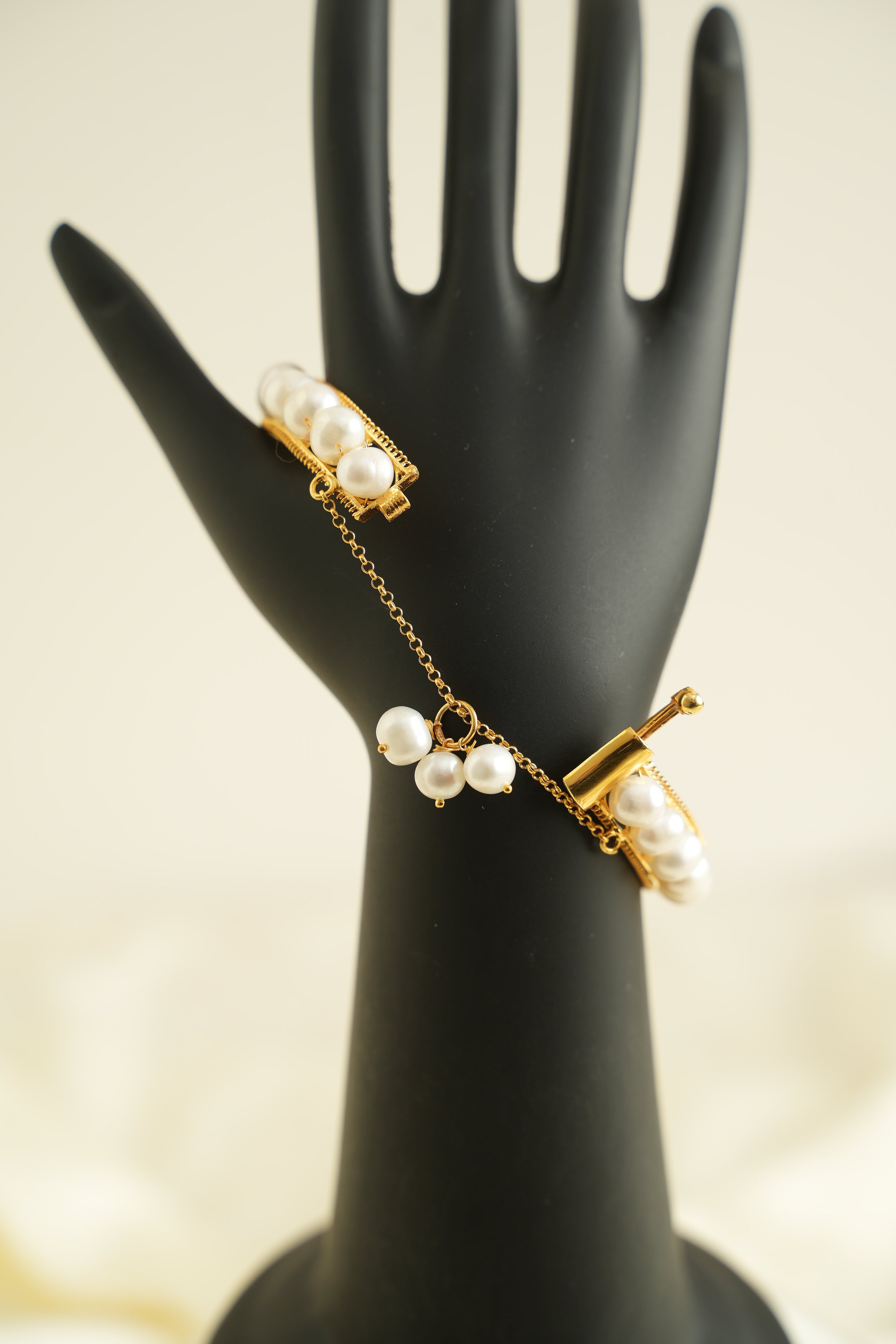 TEK SIRAL ALTIN YALDIZLI GÜMÜŞ İNCİ KELEPÇE - ROSE 104