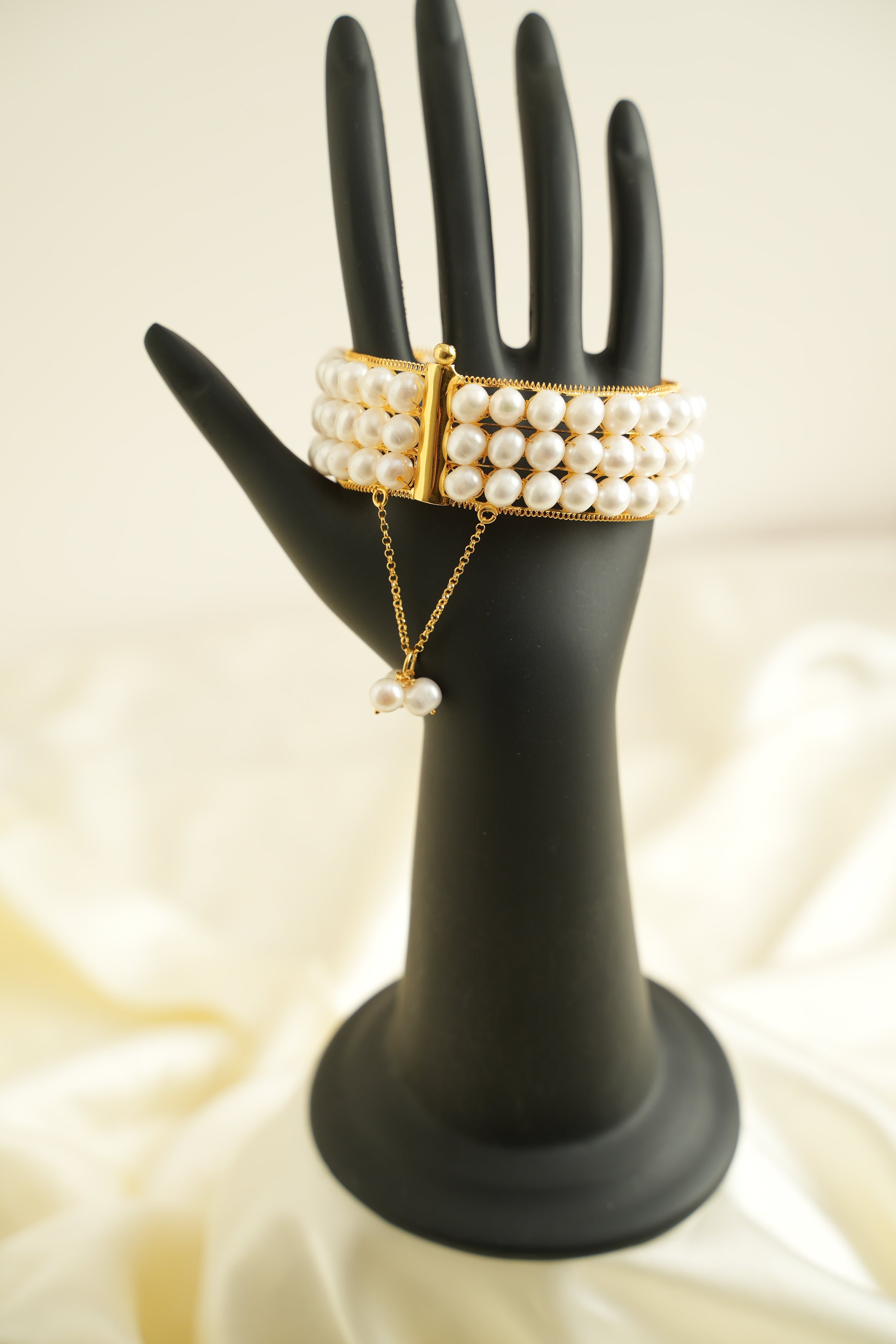 ÜÇ SIRA ALTIN YALDIZLI GÜMÜŞ İNCİ KELEPÇE - ROSE 105