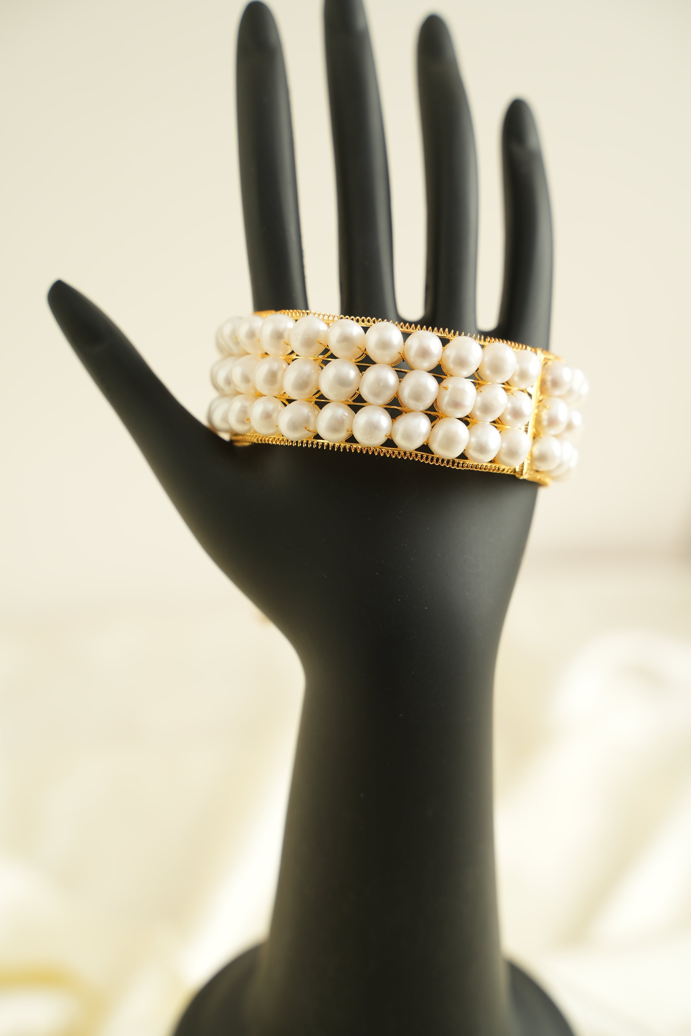 ÜÇ SIRA ALTIN YALDIZLI GÜMÜŞ İNCİ KELEPÇE - ROSE 105