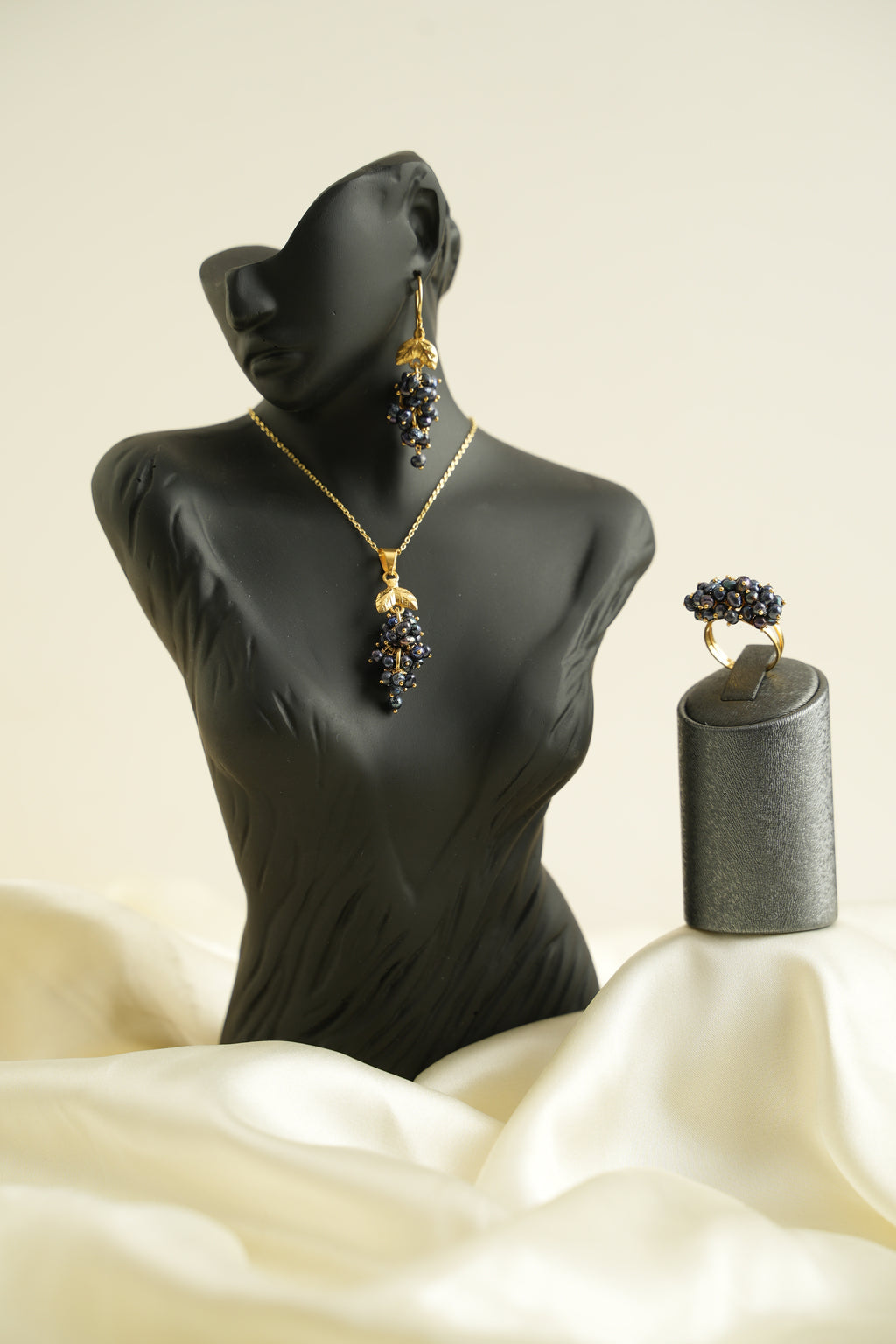 ÜZÜM SALKIMI ALTIN YALDIZLI GÜMÜŞ SİYAH İNCİ SET - ROSE 108