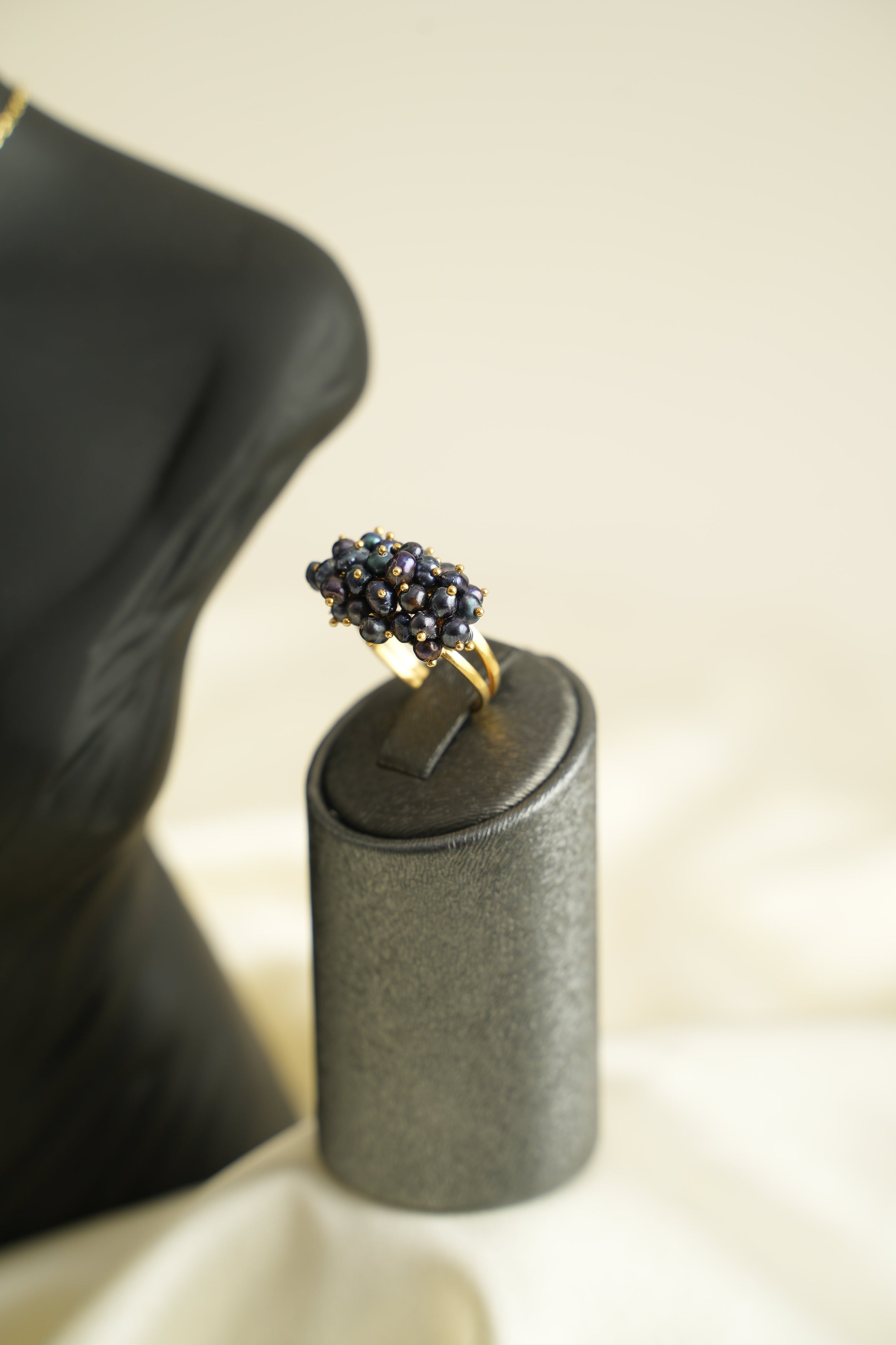 ÜZÜM SALKIMI ALTIN YALDIZLI GÜMÜŞ SİYAH İNCİ SET - ROSE 108